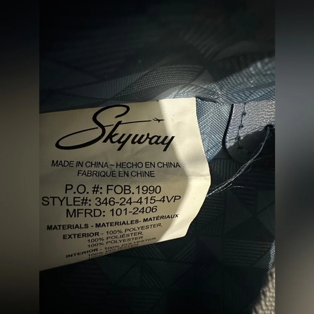 Elegant Navy Spinner Suitcase with Warranty